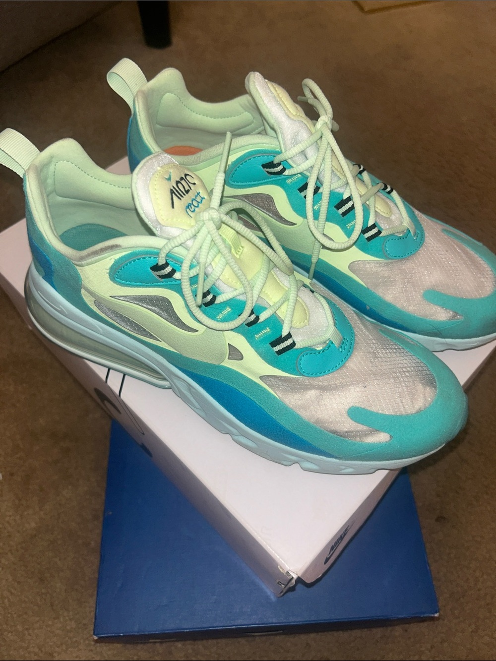 Mens Nike air 70 react Athletic Sneakers - Teal & Mint Colorway size 9